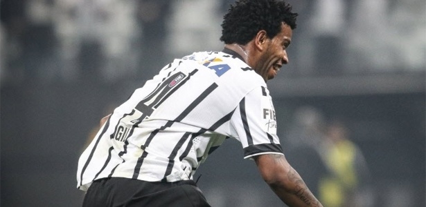 Defesa do Corinthians só se transforma em paredão quando Gil está em campo