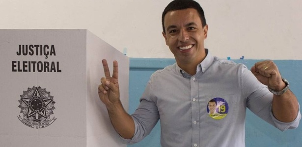 Rogério Lins durante votação no primeiro turno em Osasco