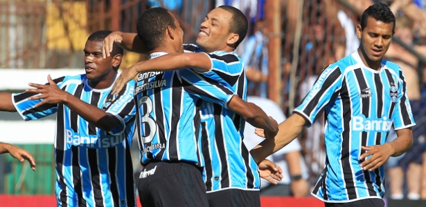Atletas do Grêmio comemoram gol contra o Veranópolis e alertam para pontos negativos