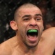 Bar&atilde;o bate Faber, fatura cintur&atilde;o interino e &eacute; o 4&ordm; brasileiro campe&atilde;o do UFC; cubano frustra
