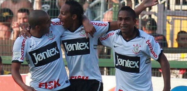 Emerson Sheik, Liedson e Jorge Henrique enfrentam má fase no ataque do Corinthians