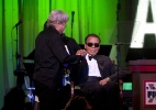 Miley Cyrus, Tom Hanks e outros famosos vão a festa de Muhammad Ali