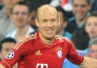 Vê TV: Romário presenteia fã, Robben, com camisa da seleção e lamenta não ter atuado com holandês