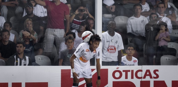 Com os três gols contra o Guaratinguetá, Neymar marcou o seu 95º gols pelo Santos