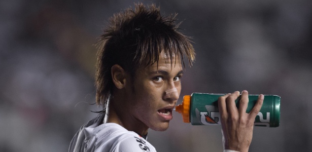 Neymar fechou com 10º patrocinador pessoal, e superou Robinho em gols no Santos