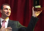 Medalha de ouro olímpica de Wladimir Klitschko é leiloada por 1 milhão de dólares