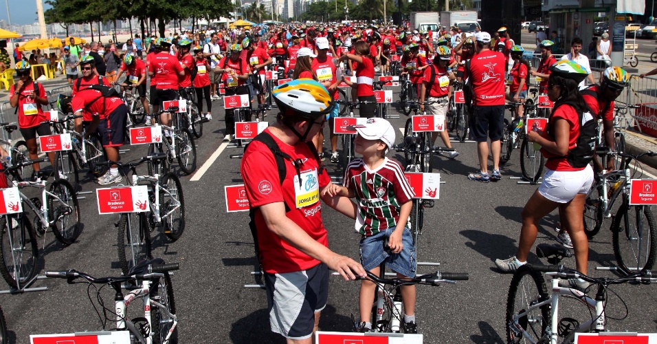 World Bike Tour reúne 6 mil ciclistas no Rio de Janeiro Fotos UOL