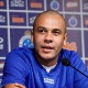 Cruzeiro aguarda exame, mas j&aacute; estuda alternativa para substituir Alex Silva