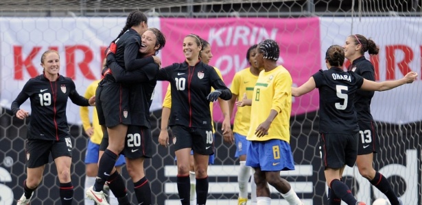 Em amistoso disputado no Japão, os Estados Unidos venceram o Brasil por 3 a 0