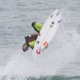 Saiba por que roupa de neoprene dos surfistas fede e como evitar
