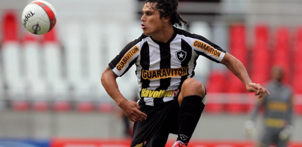 Márcio Azevedo teve sondagens de Fluminense e Palmeiras, mas deve ficar no Botafogo
