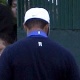 Tiger Woods d&aacute; chilique ap&oacute;s erro, chuta o taco e pede desculpas