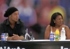 Ronaldinho vive drama com doen�a da m�e, e Flamengo 'pega leve'