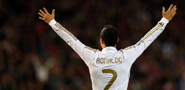 Cristiano Ronaldo comemora um de seus gols na goleada sobre o Atlético de Madri