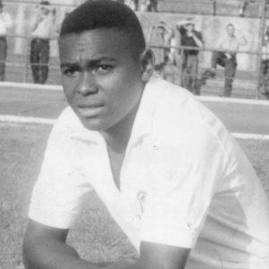 Antônio Wilson Vieira Honório, mais conhecido como Coutinho, chegou a jogar uma Copa do Mundo pela seleção brasileira, em 1962. Foi reserva do time. - coutinho-ex-jogador-do-santos-1334258379645_300x300