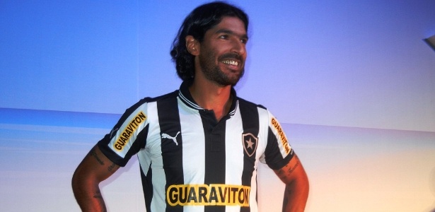 Loco Abreu disse que se quisesse sair do Botafogo não teria renovado no início do ano