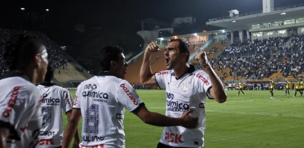 Danilo: artilheiro do time na Libertadores e visto com ressalvas pela torcida corintiana