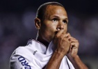 Dirigente do São Paulo avisa que Luis Fabiano acertou permanência 