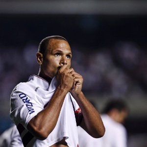 Luis Fabiano não poderá jogar contra o Santos, mas contra a Ponte está confirmado