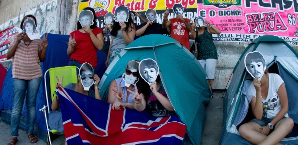Público aguarda na fila para entrar no Estádio do Arruda, no Recife, onde Paul McCartney irá se apresentar neste fim de semana (21/4/12)