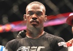Jon Jones, campe�o do UFC, � preso ap�s bater carro ao dirigir b�bado