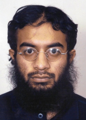 Saajid Badat, aspirante a homem do sapato-bomba, depõe em julgamento de terrorismo