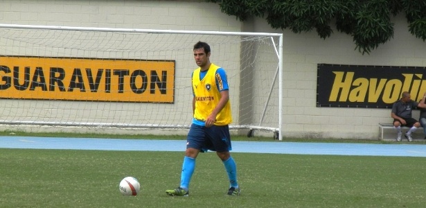 Herrera aprveitou brecha de Elkeson e treinou entre os titulares do Botafogo