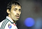 Técnico do Atlético-PR dá cotovelada em Valdivia e provoca discussão; assista