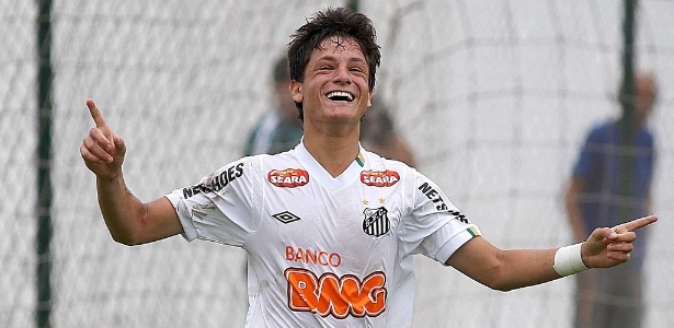 Lucas Crispim, atleta da equipe sub 20 do Santos, namora com Rafaella, irmã de Neymar