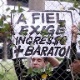 Torcedores protestam em treino contra preço dos ingressos do Corinthians na Libertadores