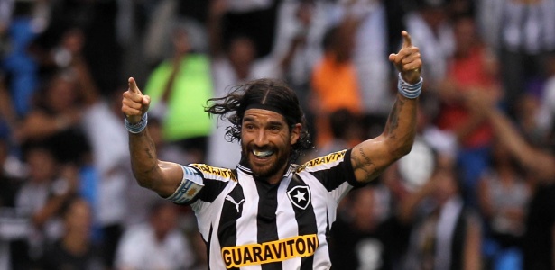Empresário de Loco diz que atacante aceitaria ficar no banco do Botafogo em 2013