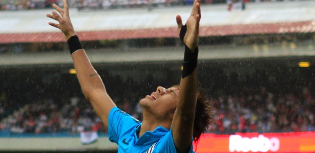 Atacante Neymar anotou os três gols da vitória do Santos sobre o São Paulo, no Morumbi