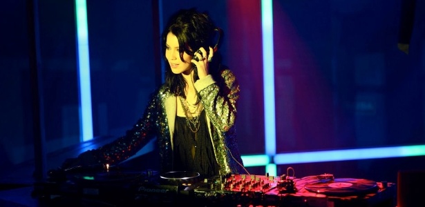 No longa Paraísos Artificiais, Érika (Nathalia Dill) é uma jovem DJ em ascensão