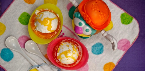 Frozen iogurte com calda de laranja; aprenda essa e mais quatro receitas
