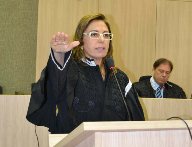 Lilian Martins, mulher do governador do Piauí, Wilson Martins (PSB), toma posse como conselheira do TCE