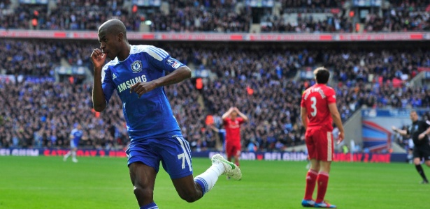 Ramires abriu o placar para o Chelsea na final da Copa da Inglaterra contra o Liverpool