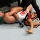 Brasileiro John Lineker perde para rival de cabelo verde ap&oacute;s sofrer guilhotina
