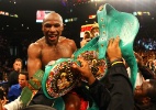 Mayweather bate Cotto, segue invicto e conquista o cinturão dos médios ligeiros