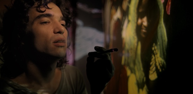 Caio Blat em cena do documentário Uma Longa Viagem, de Lucia Murat
