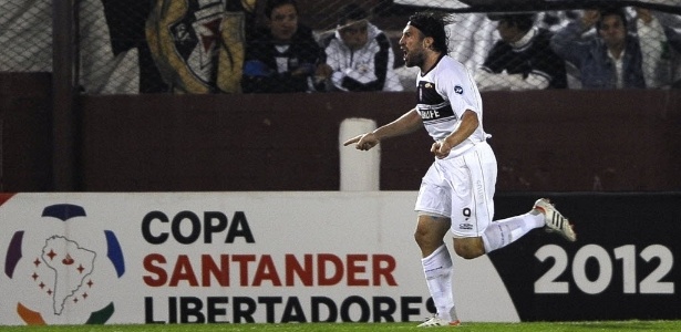 AFP PHOTO / ALEJANDRO PAGNI Mariano Pavone, do Lanús, marcou quatro gols na Libertadores, um deles contra o Vasco