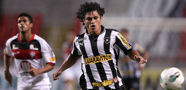 Márcio Azevedo foi expulso e impedirá o Bota de atuar com força máxima contra o Inter