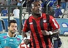 Atacante Guerrón não treina e pode desfalcar Atlético-PR mais uma vez 