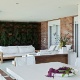 Varanda de 42 m² oferece requinte <br>e conforto em apê à beira-mar 