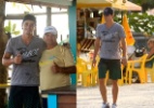 Ex-BBB Fael passeia pela orla da praia, no Rio  (Foto: Photo Rio News)