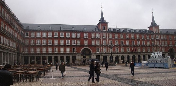 Construída em 1619 em Madri, a Plaza Mayor é dotada de aura arquitetônica e histórica. O ponto turístico foi um dos locais onde o iPavement foi testado no fim de 2011