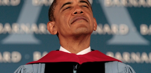 O presidente dos EUA discursa durante cerimônia de formatura da turma da faculdade Barnard College