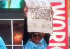 Tevez pede desculpas a treinador do Manchester United por cartaz que o ridicularizou