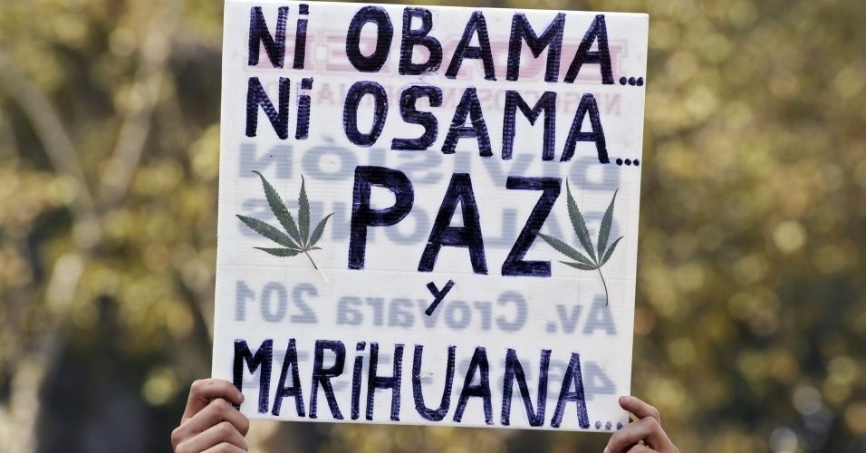 7mai2011---nem-obama-nem-osama-paz-e-maconha-e-o-que-diz-cartaz-levantado-durante-protesto-pela-legalizacao-da-maconha-em-buenos-aires-na-argentina-1337292004573_956x500.jpg