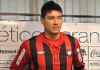 Tiago Adan chega ao Atlético-PR para disputar posição com outros 13 atacantes