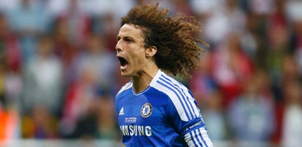 O zagueiro brasileiro David Luiz renovou seu contrato com o Chelsea até 2017
